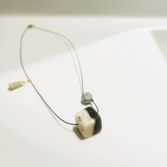 Glini Black & White Necklace