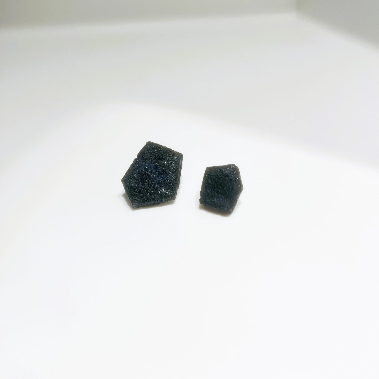Salis Black Earrings